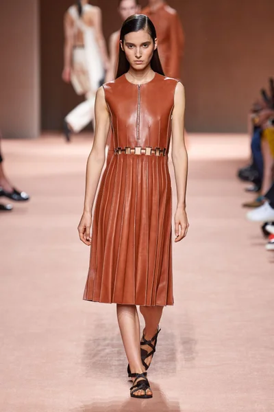 Look 17